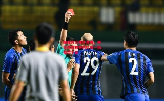 德信app下载-图森内讧事件再爆，两名球员因争执打成一团被罚下场