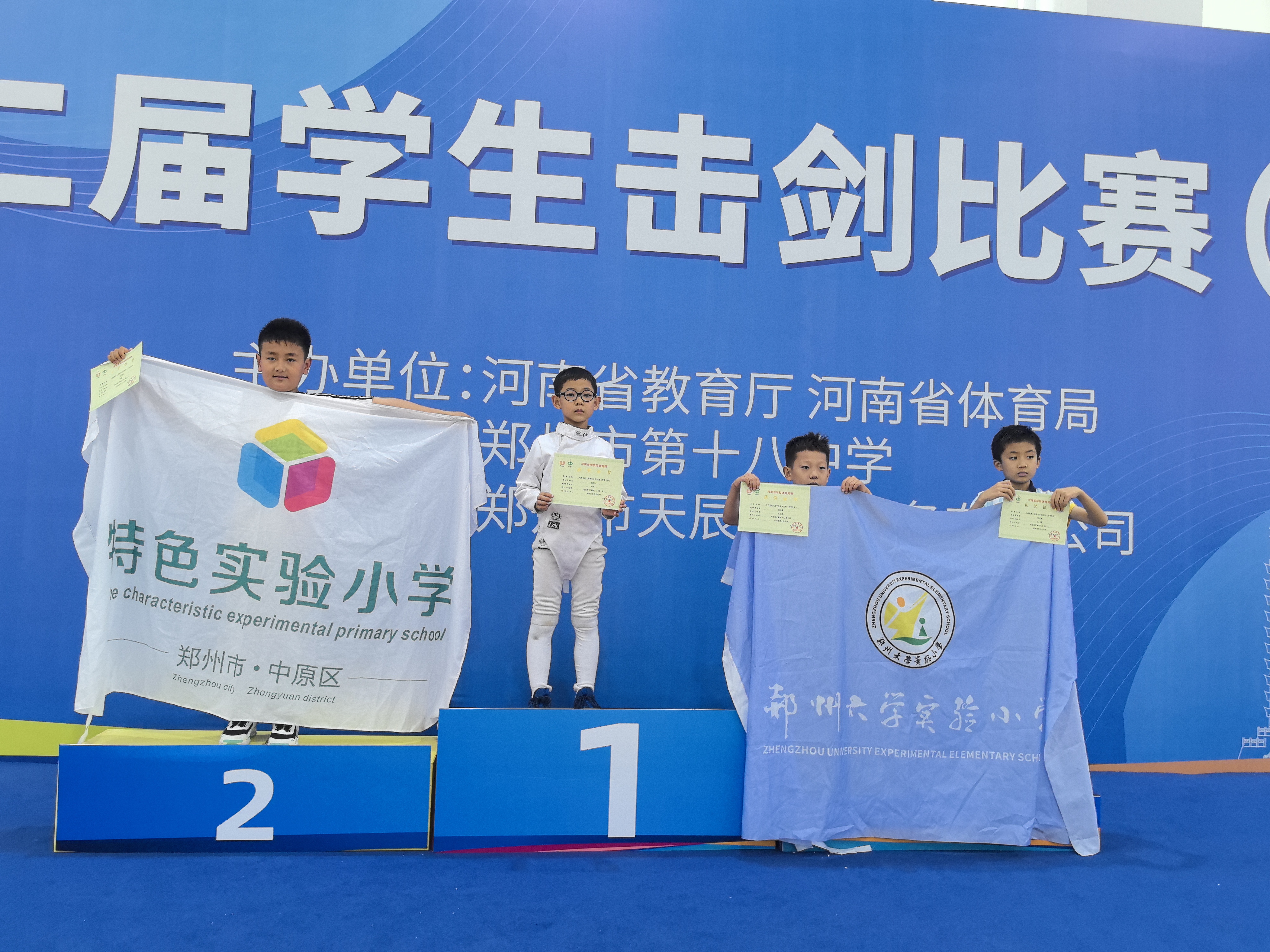 威尔士击剑队斩获团体金牌-第2张图片-德信体育 威尔士击剑队斩获团体金牌-第2张图片-德信体育