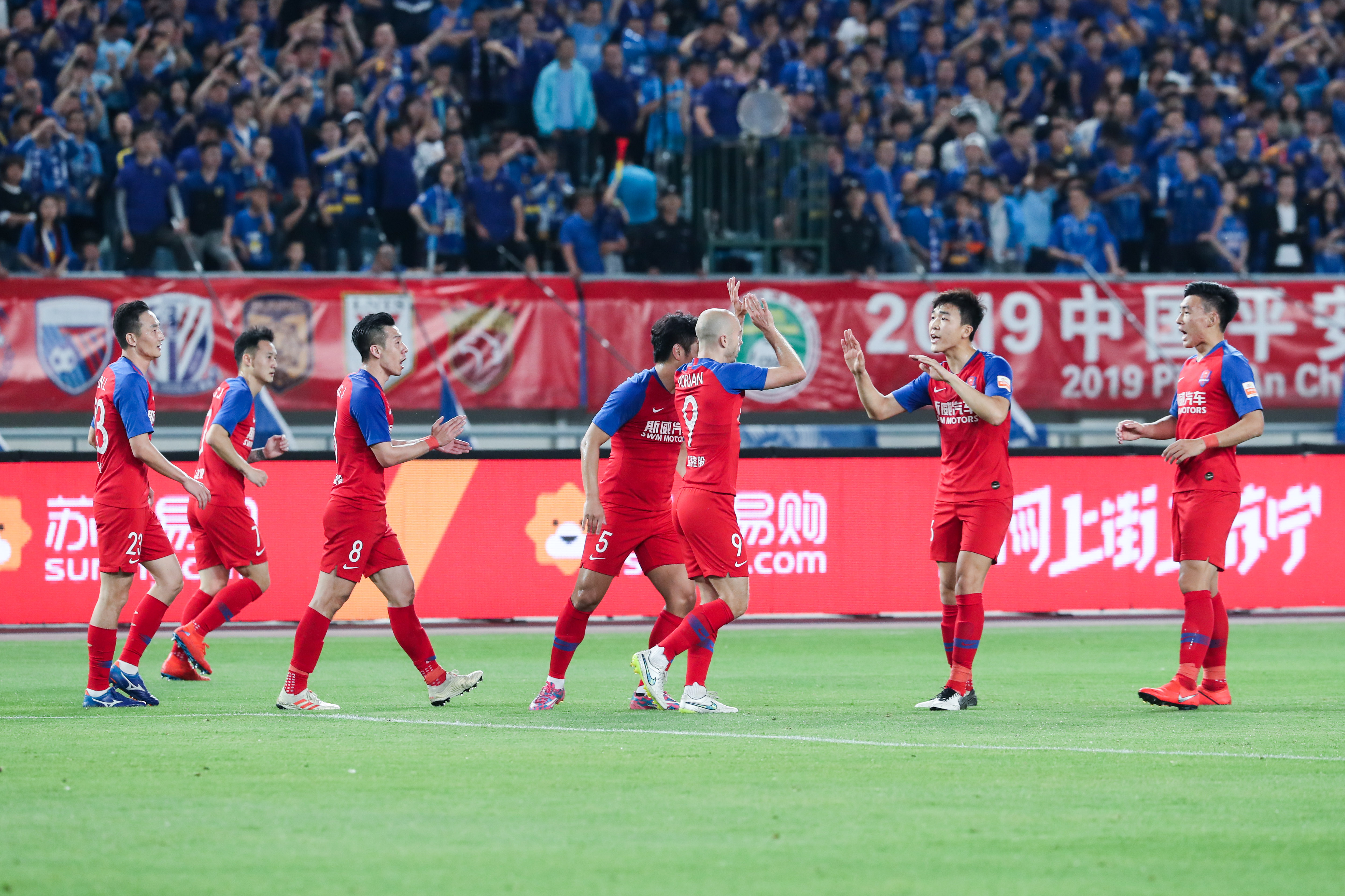 苏宁逆转战胜亚泰,继续保持次席-第2张图片-德信体育 苏宁逆转战胜亚泰,继续保持次席-第2张图片-德信体育