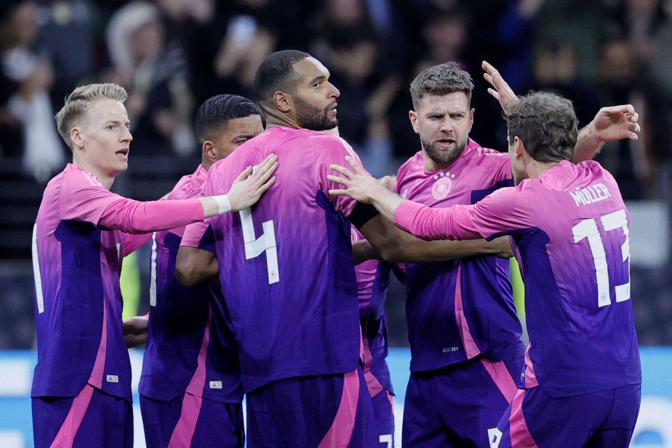 荷兰告别德国,晋级前景一片光明-第1张图片-德信体育 荷兰告别德国,晋级前景一片光明-第1张图片-德信体育