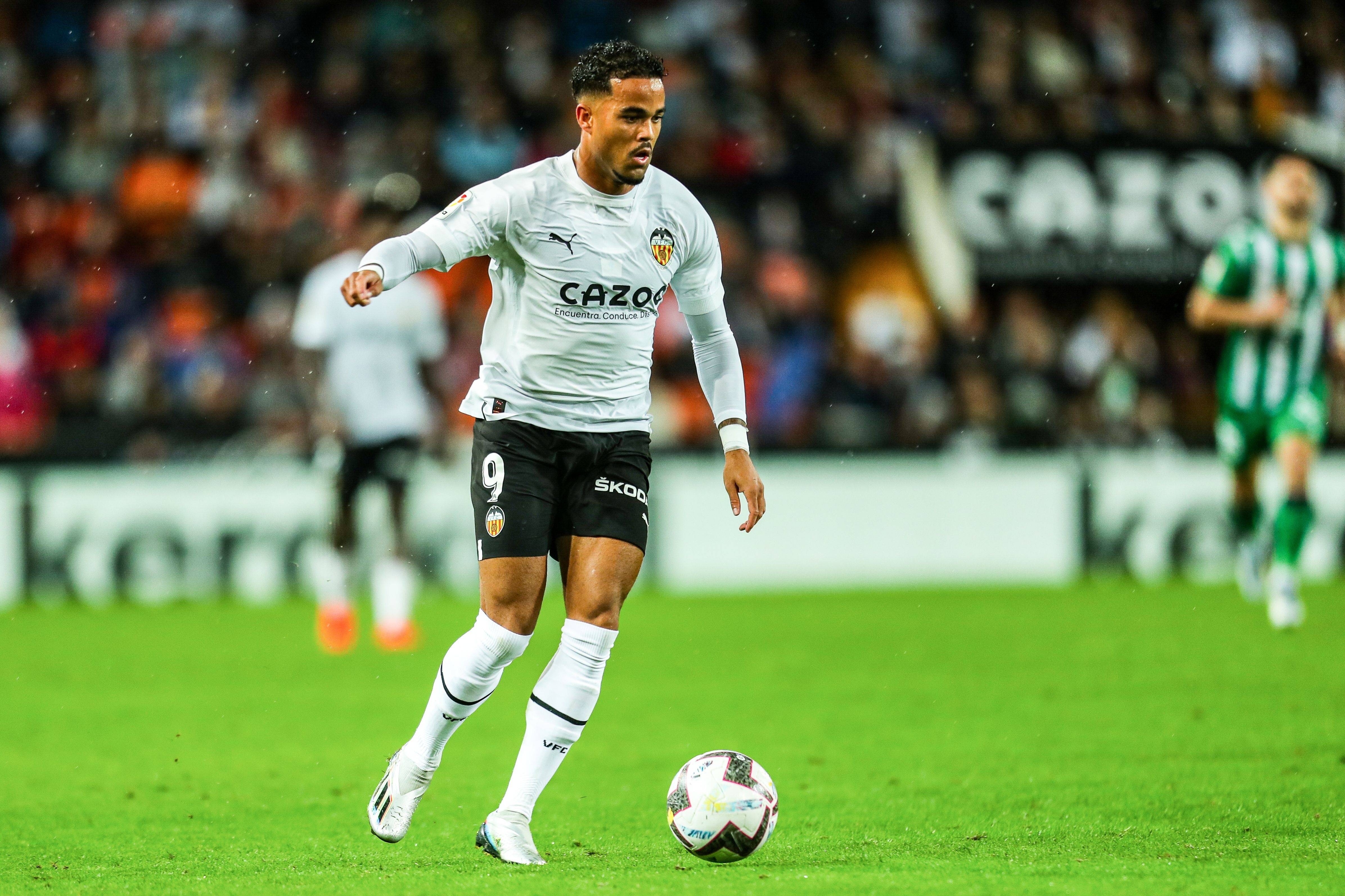 皇马逐鹿西甲:瓦伦西亚竞技场的关键之战-第1张图片-德信体育 皇马逐鹿西甲:瓦伦西亚竞技场的关键之战-第1张图片-德信体育