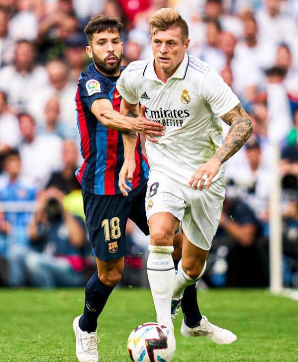 皇马逐鹿西甲:瓦伦西亚竞技场的关键之战-第2张图片-德信体育 皇马逐鹿西甲:瓦伦西亚竞技场的关键之战-第2张图片-德信体育