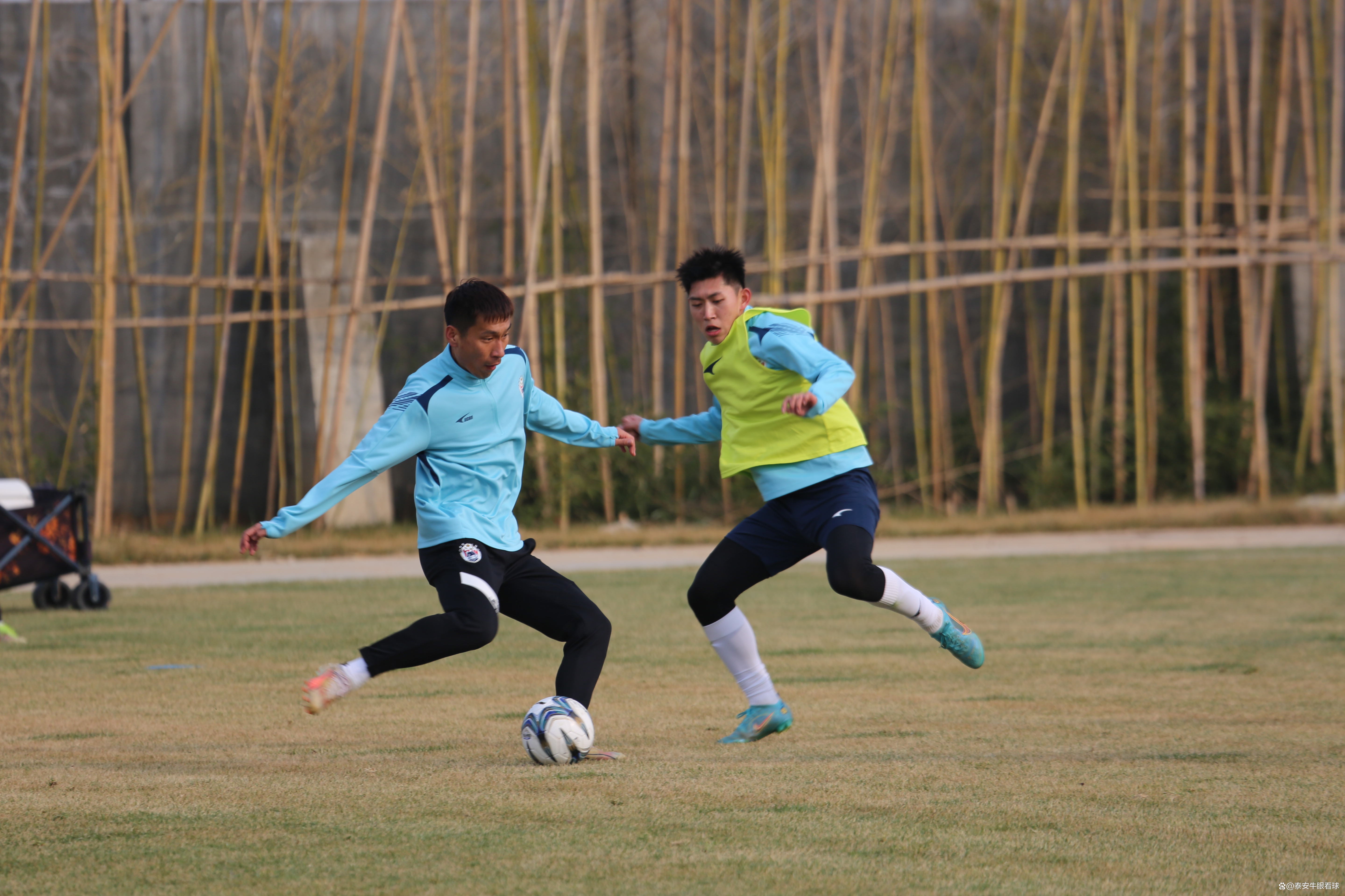 精彩战斗!球队备战迎战高手-第1张图片-德信体育 精彩战斗!球队备战迎战高手-第1张图片-德信体育