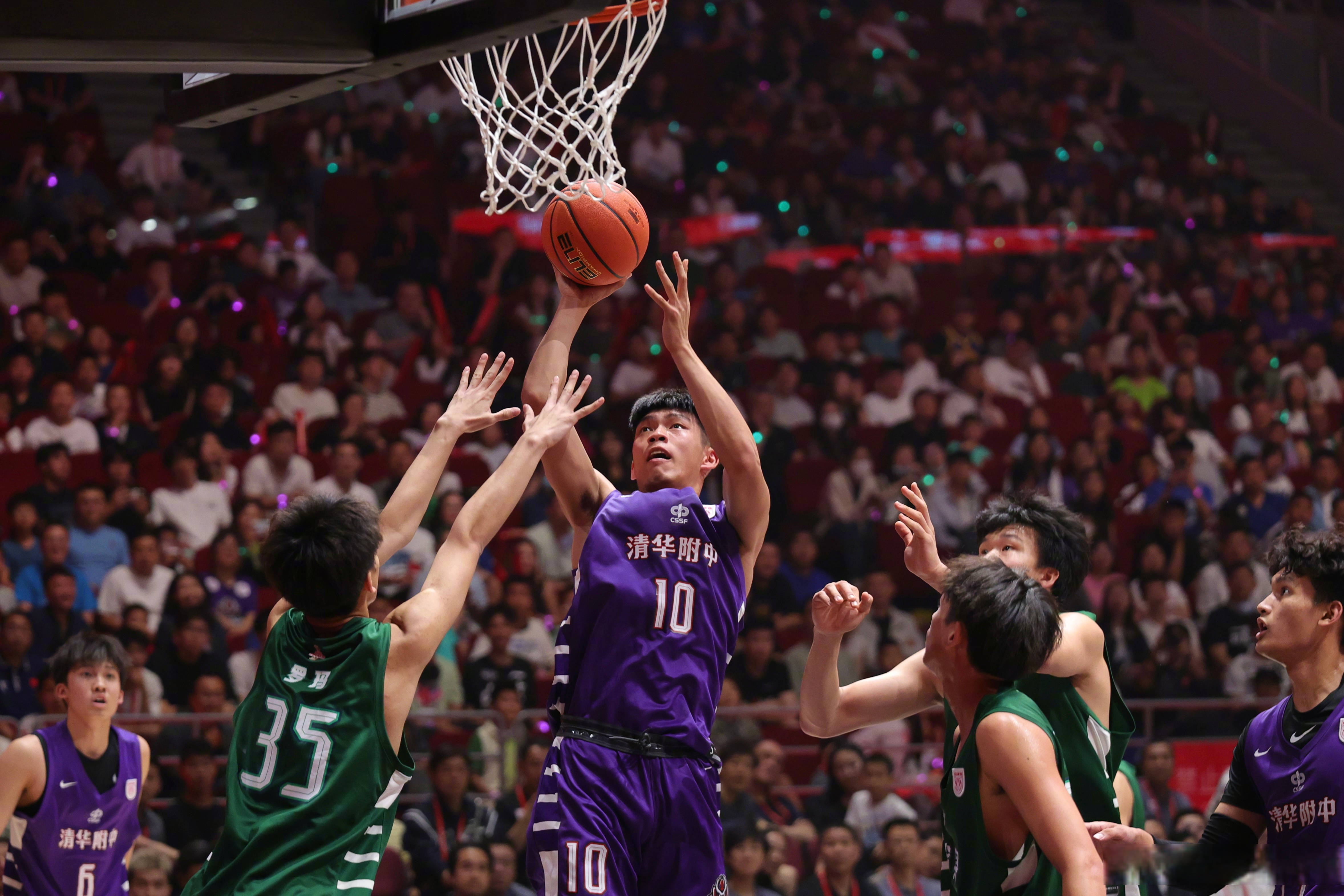 豪强球队在篮球职业联赛中全力拼搏-第2张图片-德信体育 豪强球队在篮球职业联赛中全力拼搏-第2张图片-德信体育